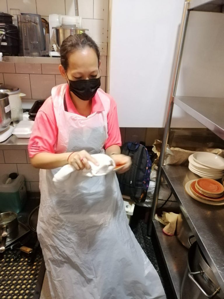 restaurant-dishwashing